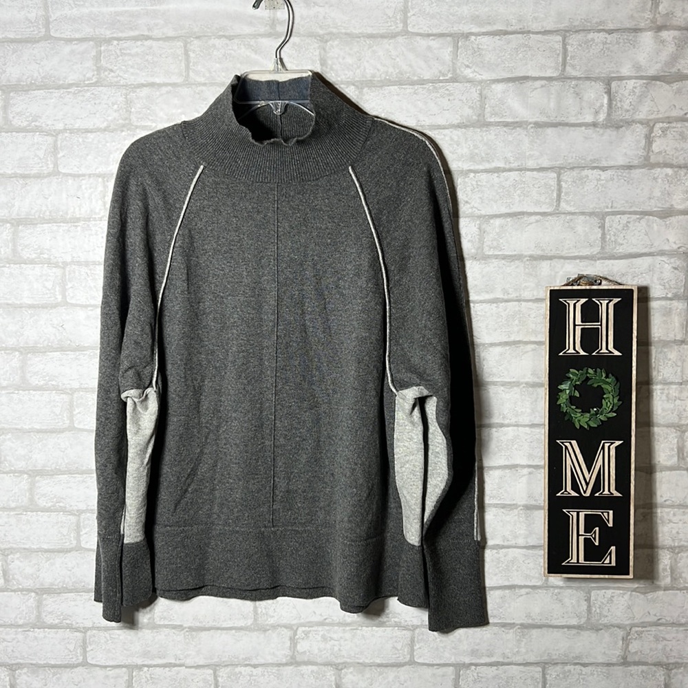 Vineyard Vines sweater size M
